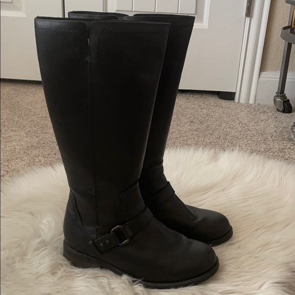 UGG Dahlen Riding Boot - Picture 2 of 9